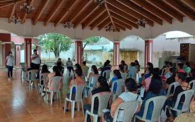 Mujeres de cuatro municipios de Zacapa se benefician con programa de becas artesanales