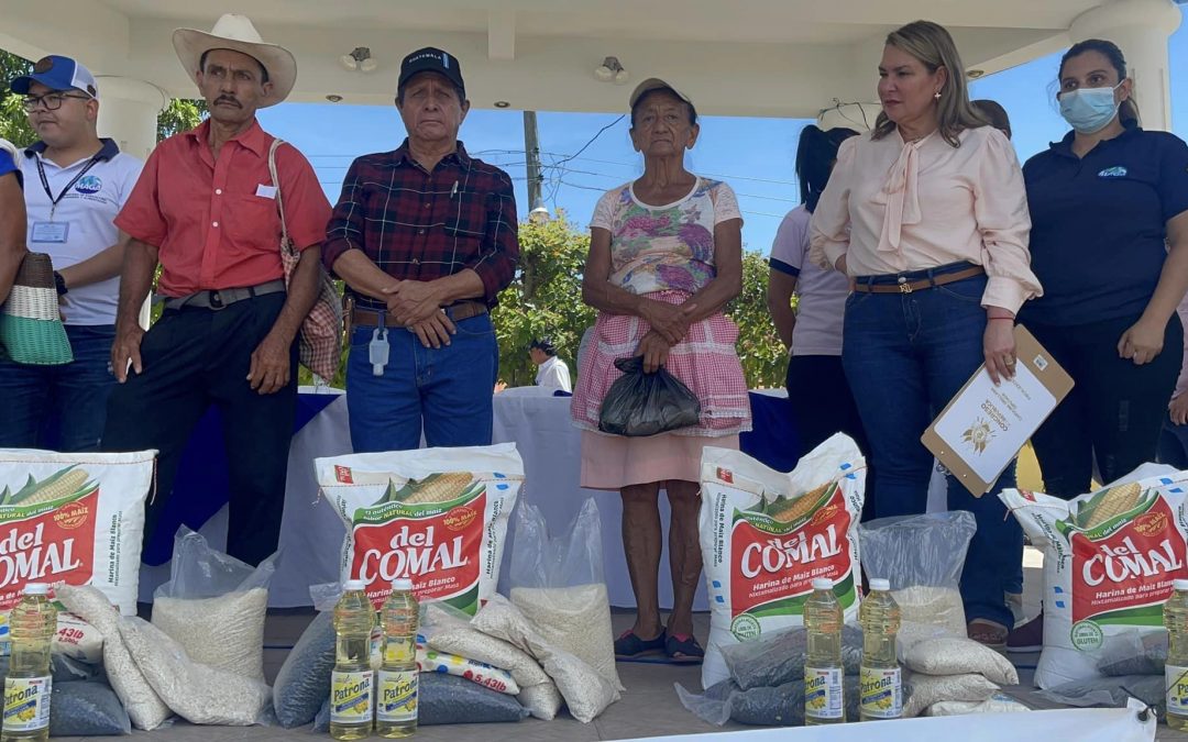 Entrega de 398 raciones de alimento por acción en aldea Santa Lucía, Zacapa